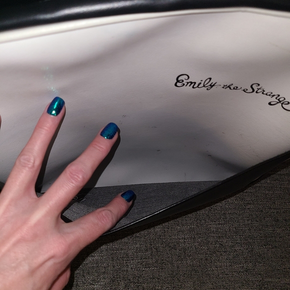 Vintage Emily The Strange Messenger Bag Never Used - Picture 10 of 16